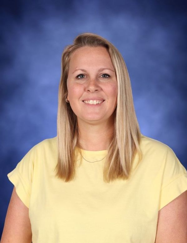 Volleyball Coach Shelby Kellmann